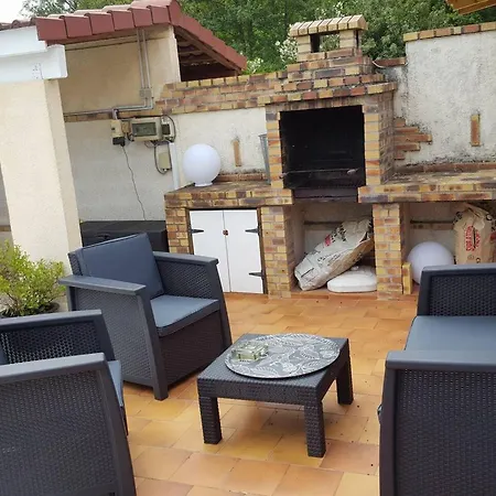 Maison D'une Avec Terrasse Et Wifi A Sur Essonne *