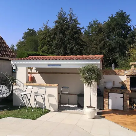 Holiday home Maison D'une Avec Terrasse Et Wifi A Sur Essonne Ballancourt